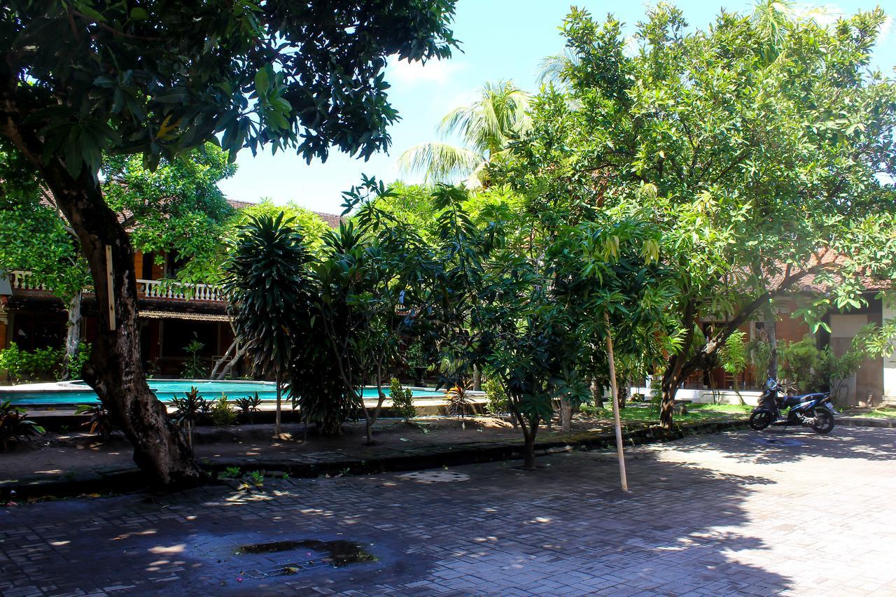 Budhi Beach Inn Kuta Lombok Esterno foto