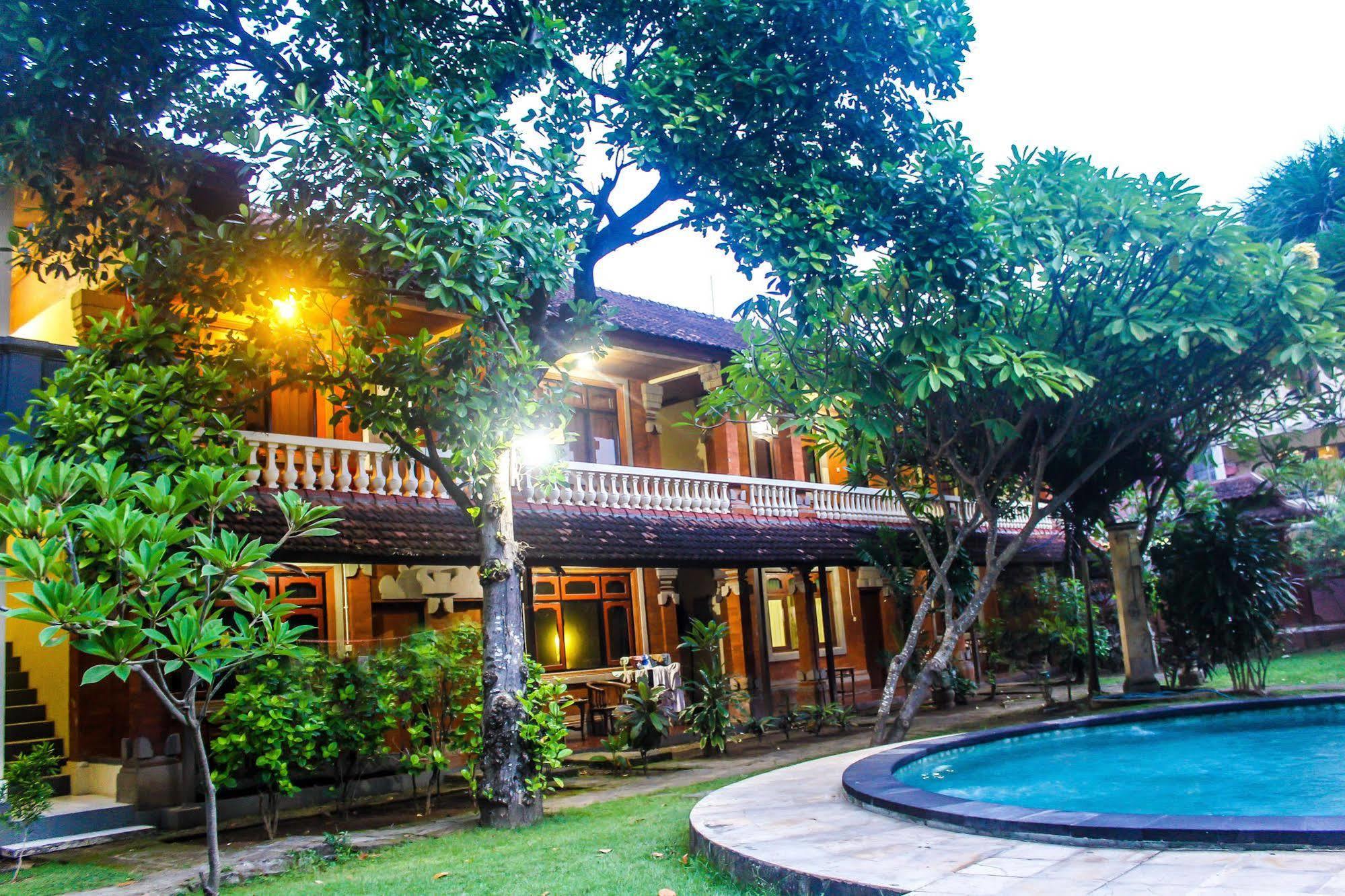 Budhi Beach Inn Kuta Lombok Esterno foto
