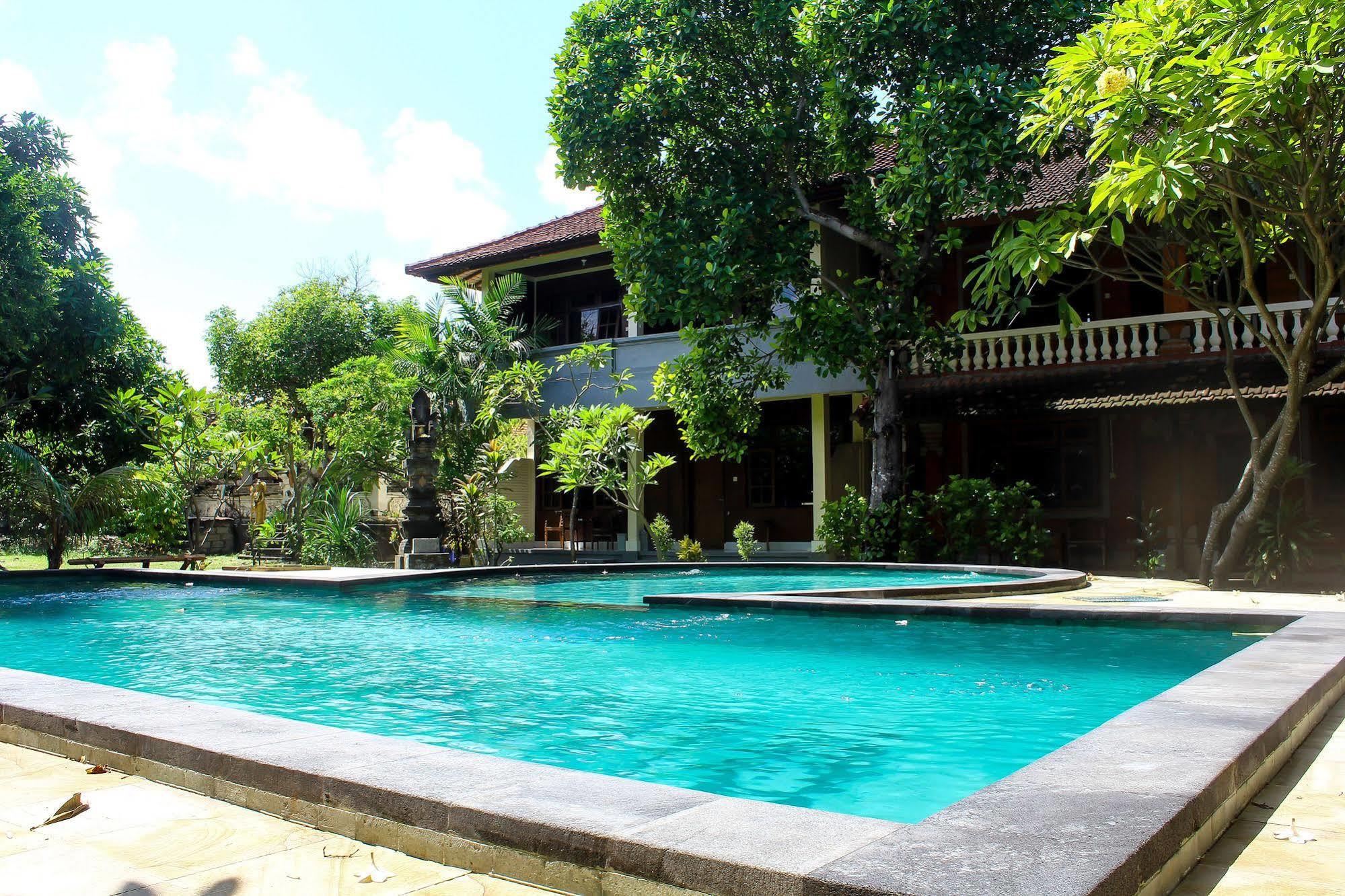 Budhi Beach Inn Kuta Lombok Esterno foto