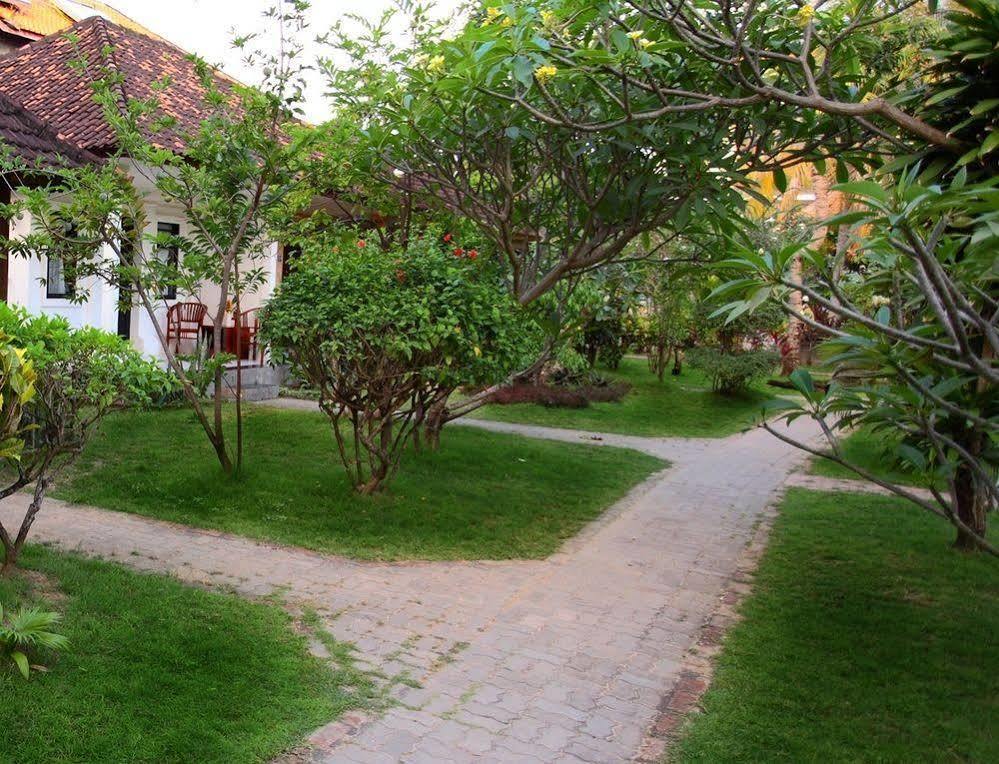 Budhi Beach Inn Kuta Lombok Esterno foto