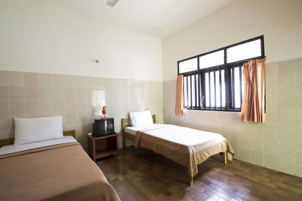 Budhi Beach Inn Kuta Lombok Esterno foto